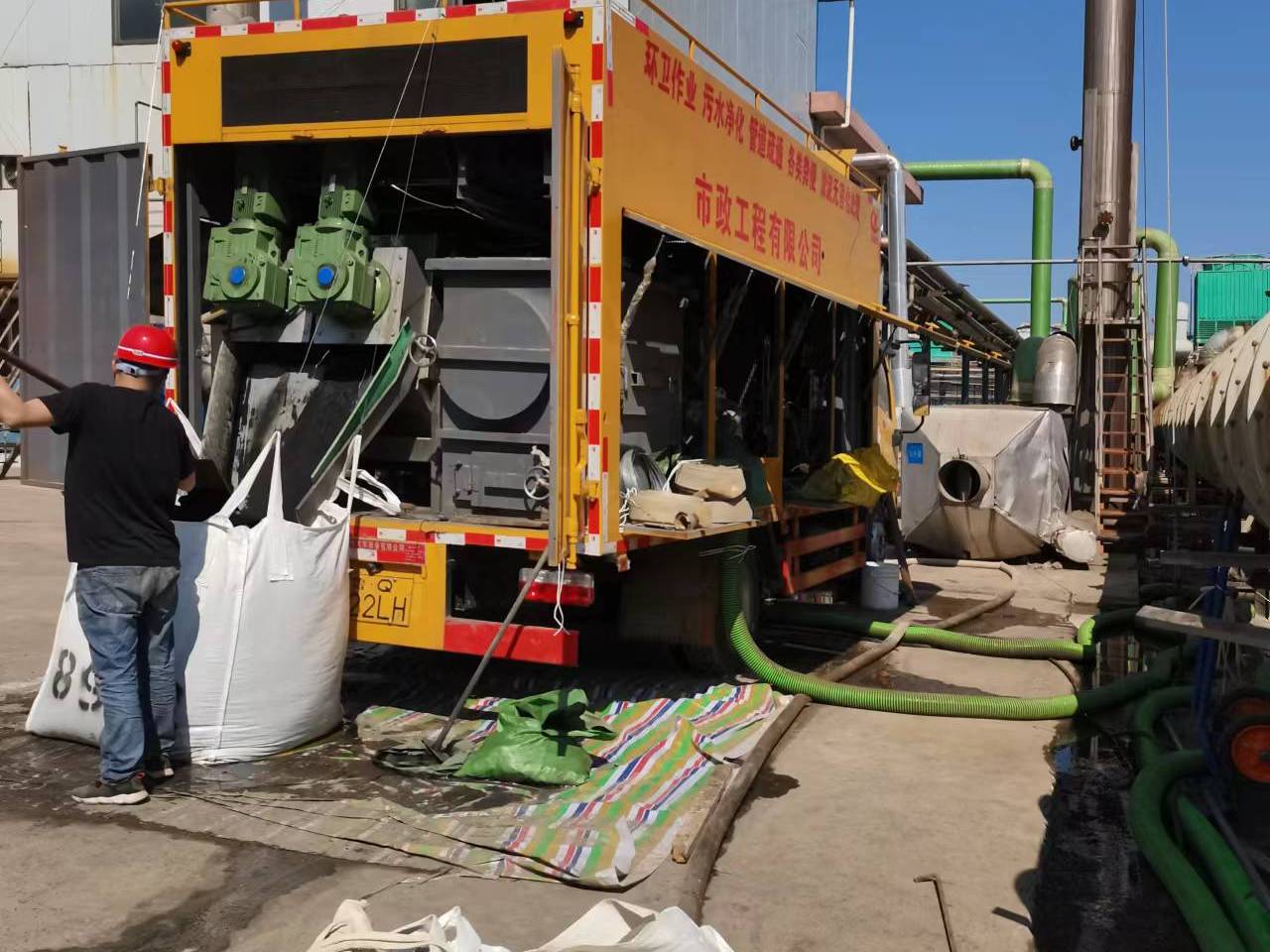 高安淤泥压干处理